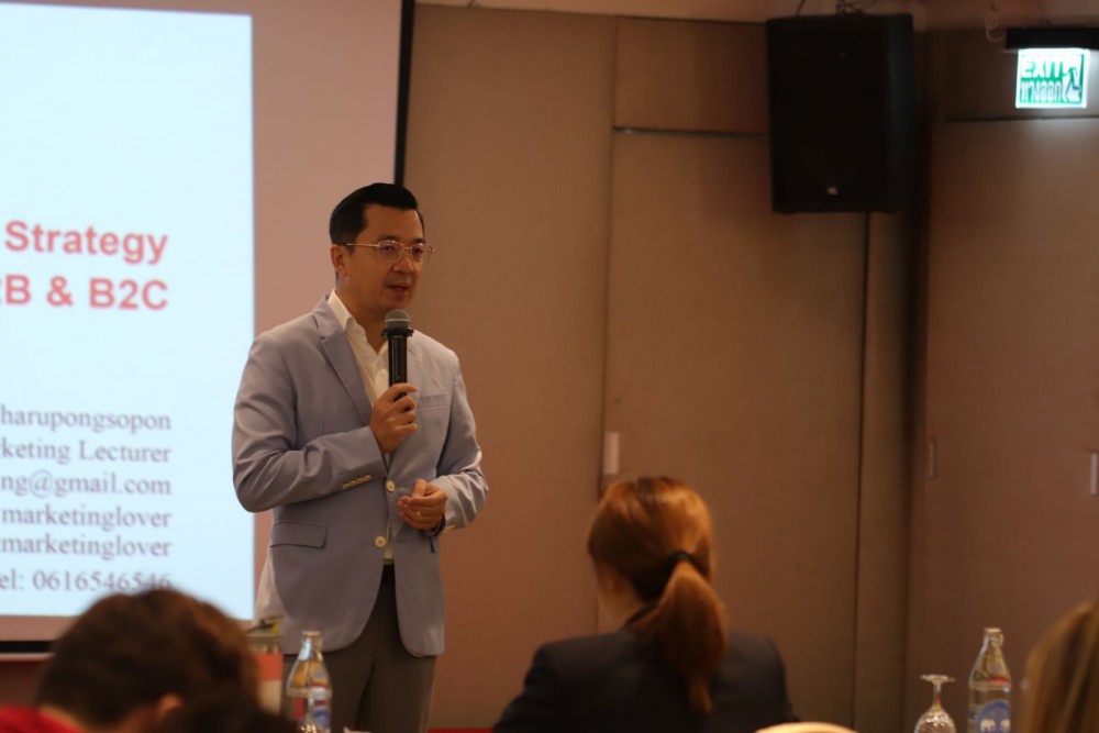 Marketing Strategies for B2B & B2C : Data-driven and Competitive Advantage